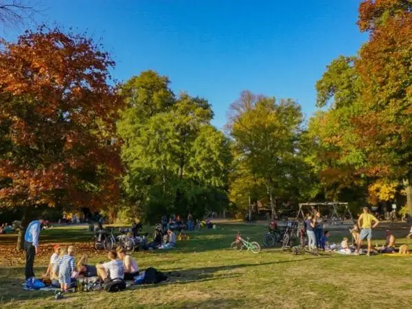 people picnicing at the Clara-zetkin park in leipzig germany