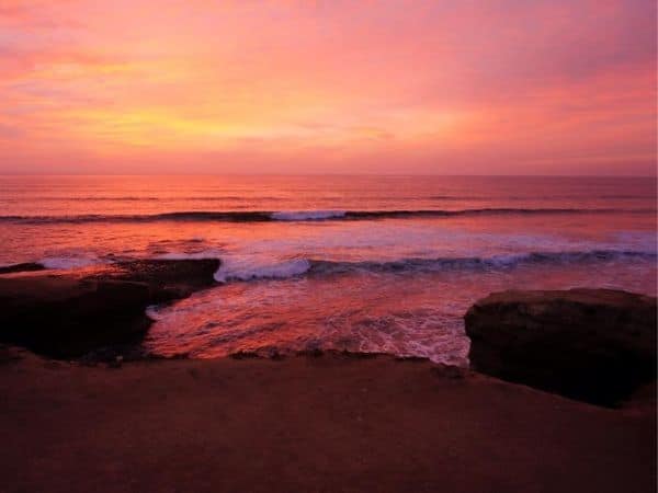 the sunset at sunset cliffs in san diego california