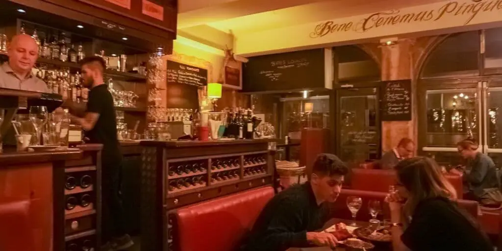 l'arroise restaurant at night in grenoble france